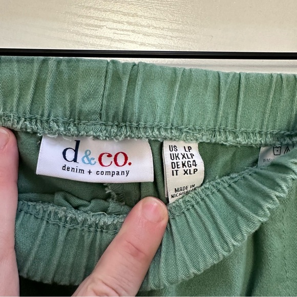 Denim and Company Green Pants with Elastic Waist Size Large Petite - Picture 3 of 5